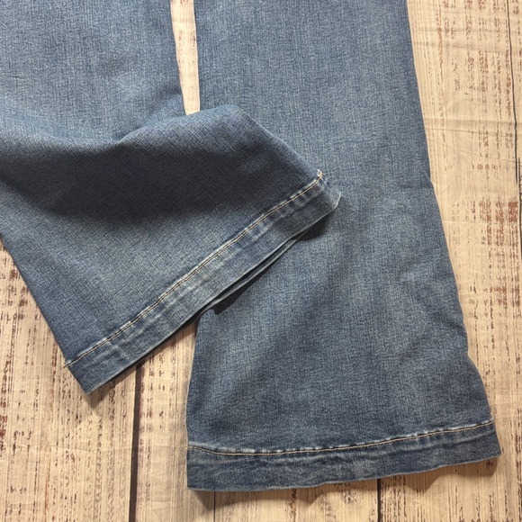 AMERICAN EAGLE SUPER HI-RISE FLARE JEANS STRETCH WOMEN'S SIZE 14 REGULAR DENIM - Picture 4 of 16